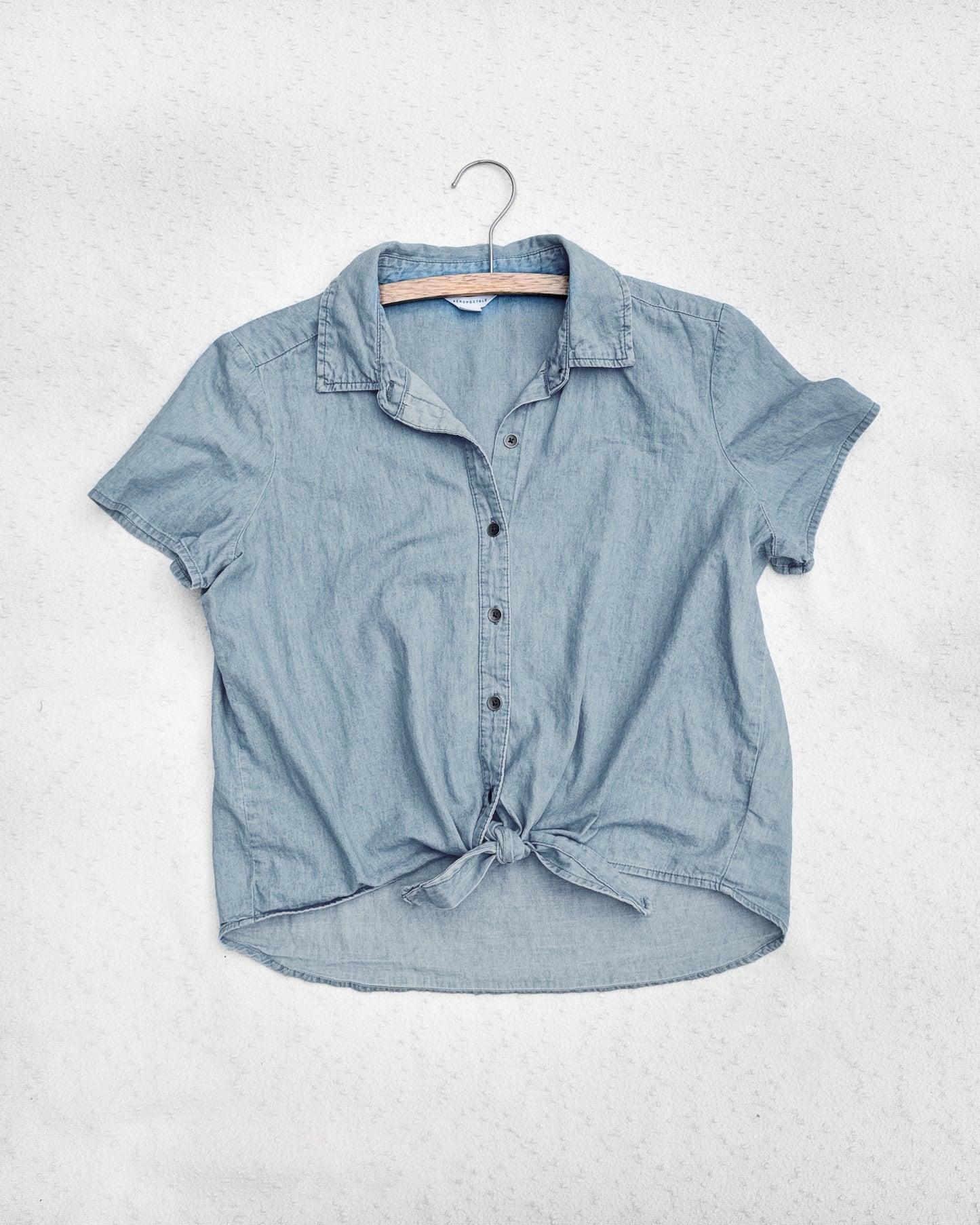 Aéropostale Denim Snap Crop Tie Shirt (M)