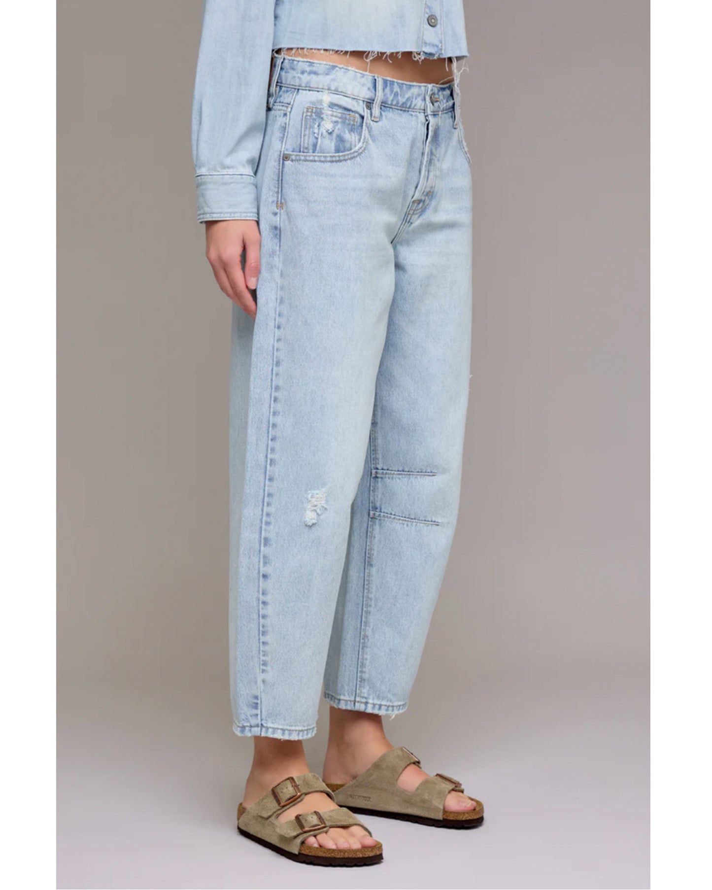 Hidden Sammie Light Wash Crop Barrel Jeans (Oversized 27/28)