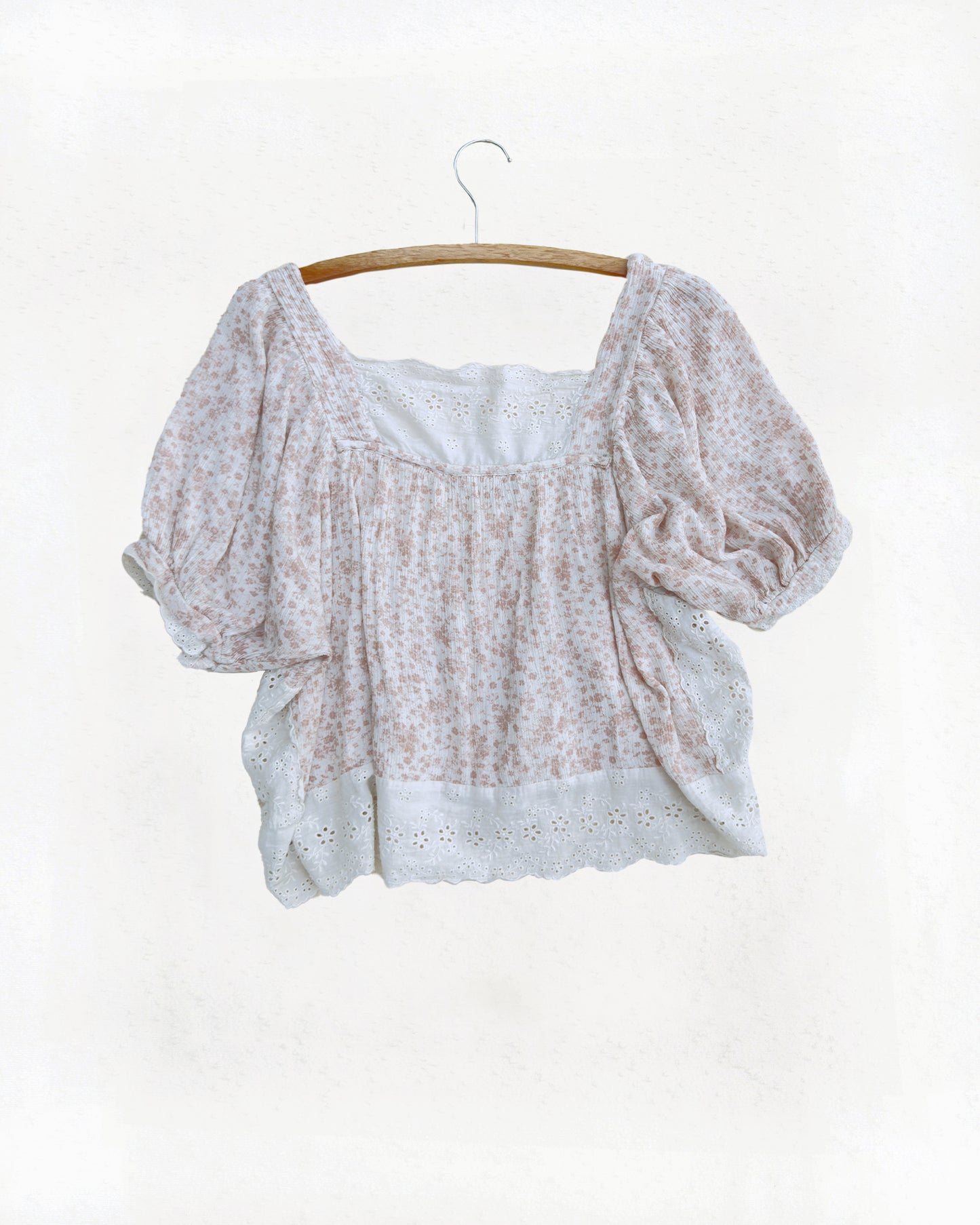 Eyelet Lace Floral Top (M)