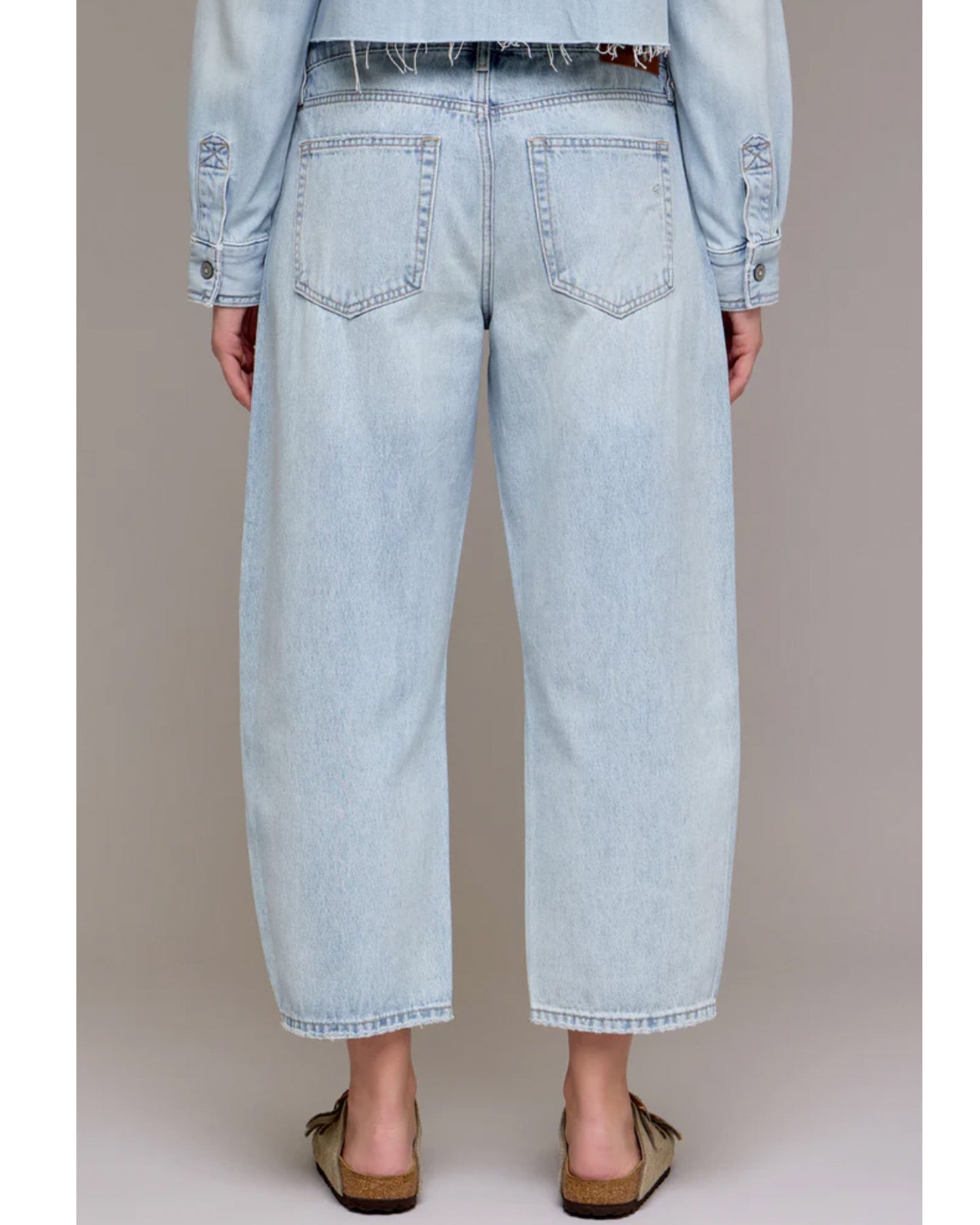 Hidden Sammie Light Wash Crop Barrel Jeans (Oversized 27/28)