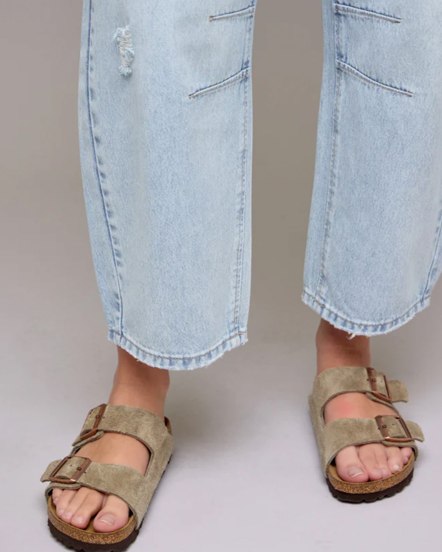 Hidden Sammie Light Wash Crop Barrel Jeans (Oversized 27/28)