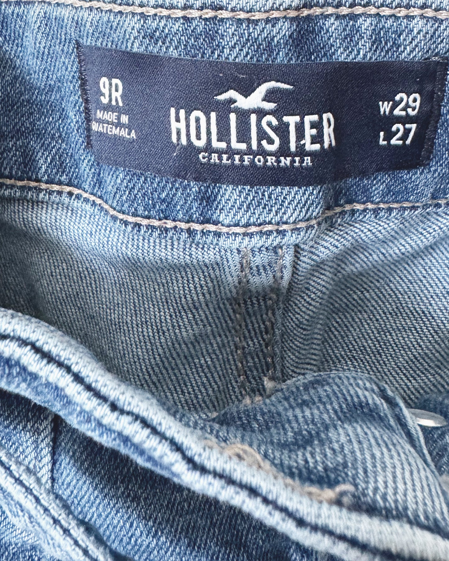 Hollister Paper Bag Style Curvy Ultra High-Rise Mom Jeans (9)
