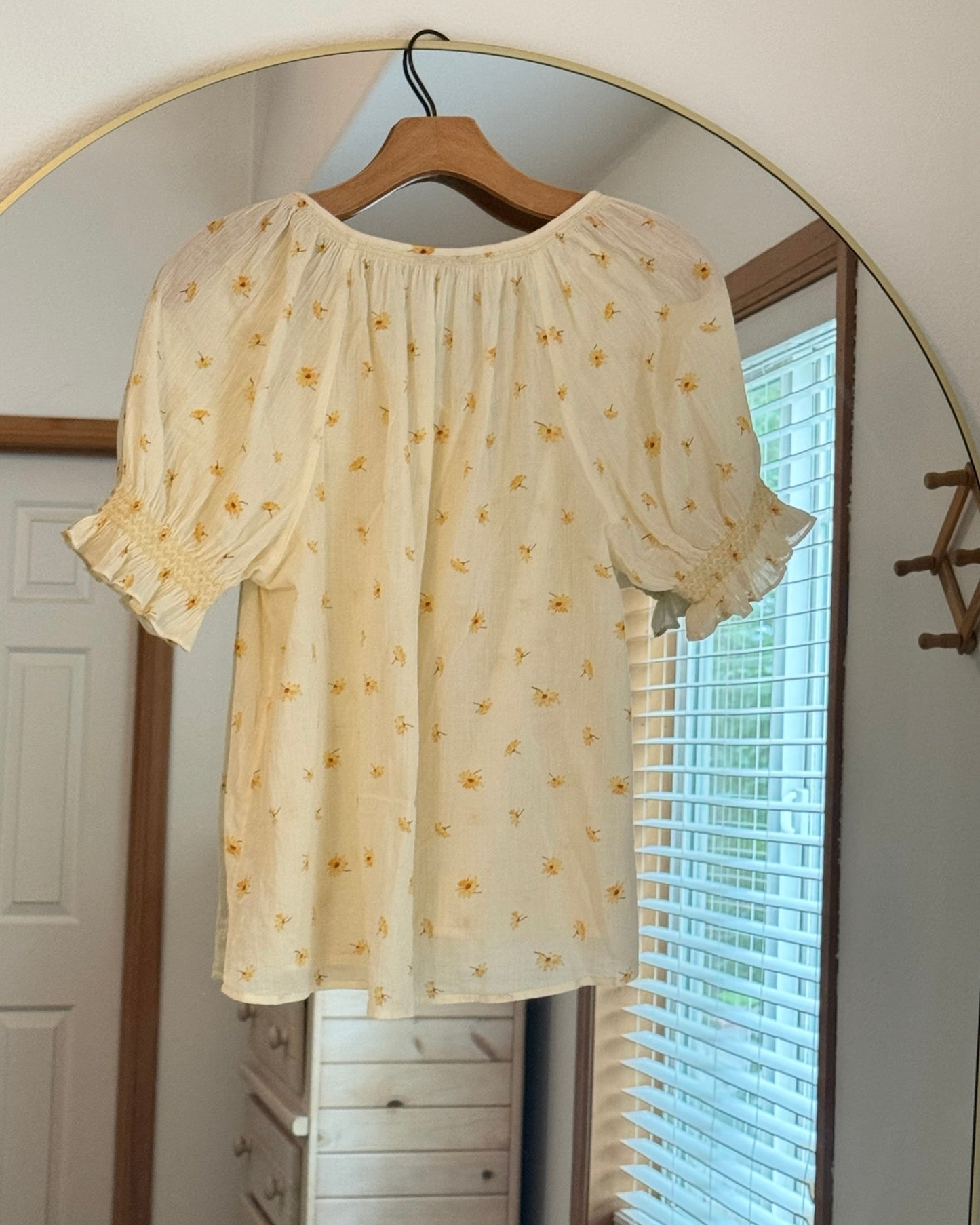 Madewell Smocked Button-Up Top in French Daisies (M)