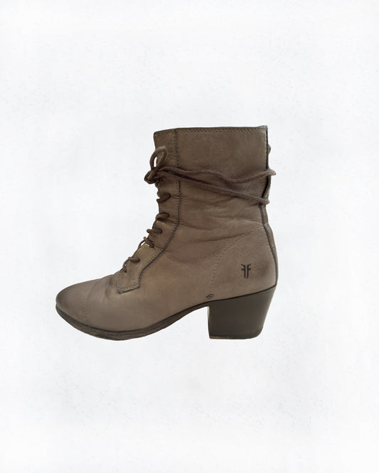 Frye Courtney Antique Style Lace Up Riding | Combat Boots (6.5)
