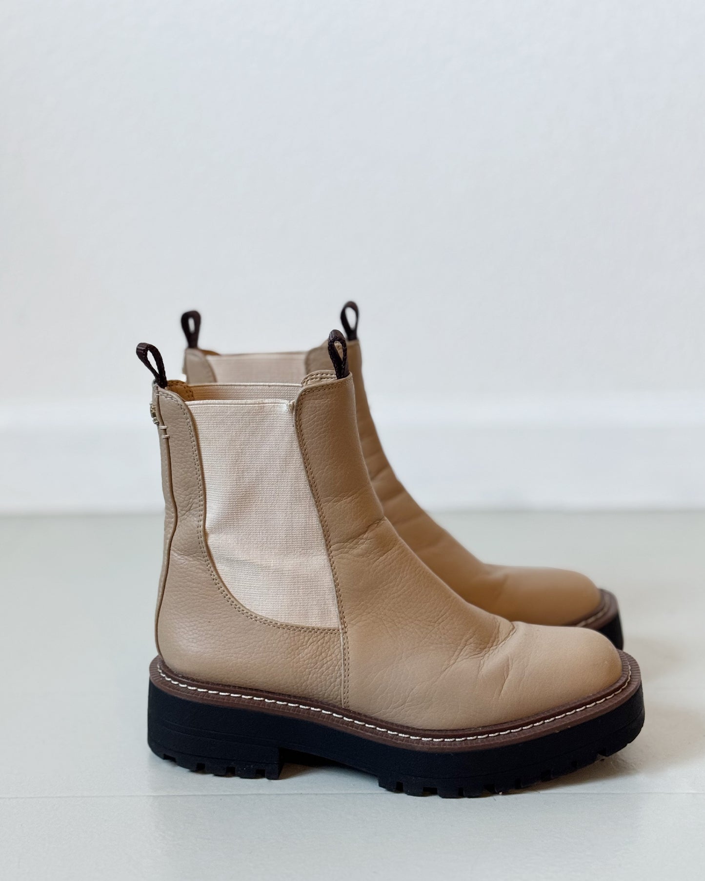 Sam Edelman Laguna Chelsea Boots (5.5)
