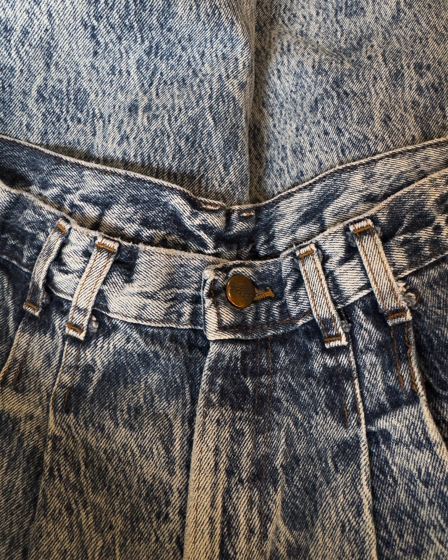 Vintage 80’s Chic Acid Wash Jeans (6)