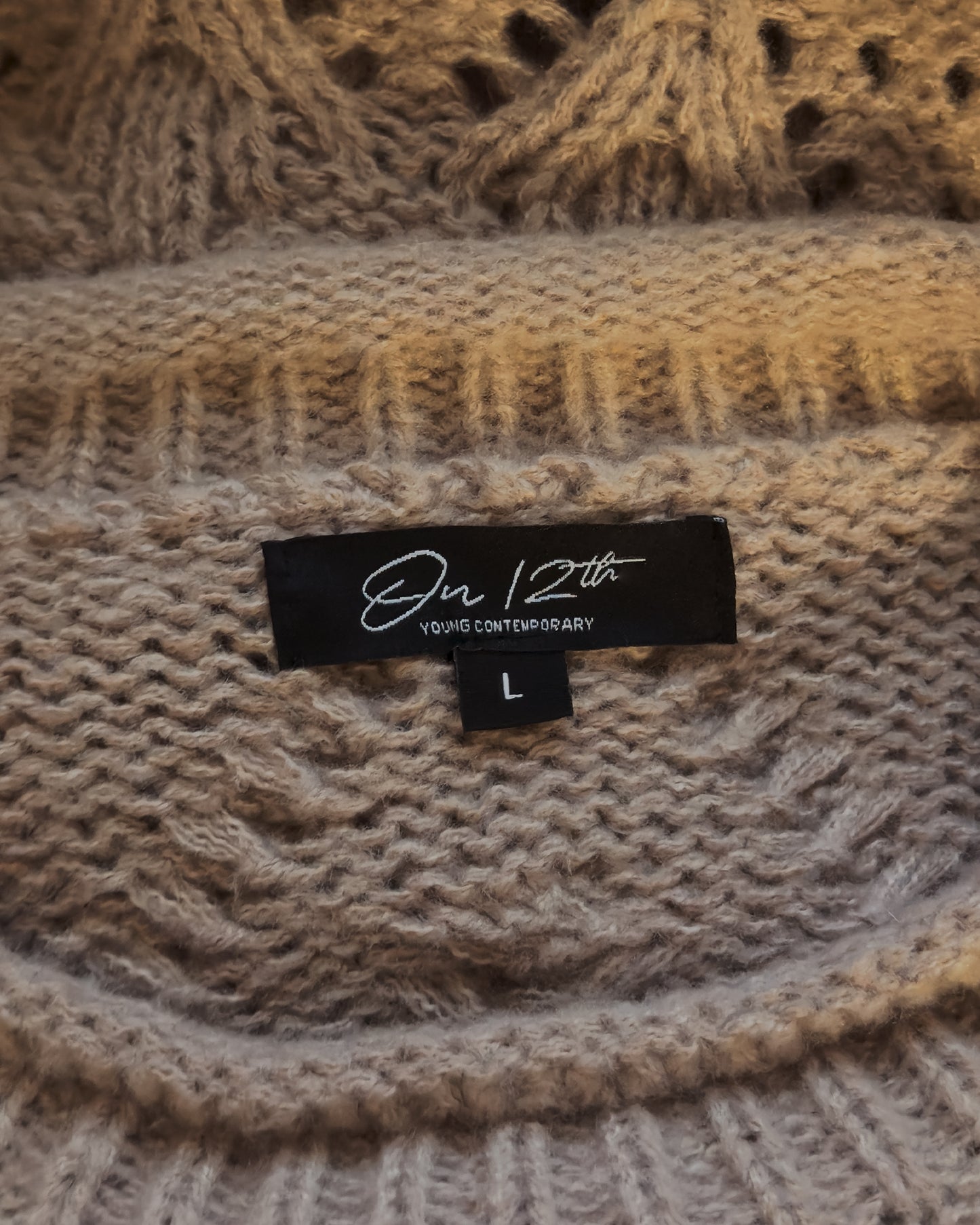 Cropped Cable Knit Sweater (L)