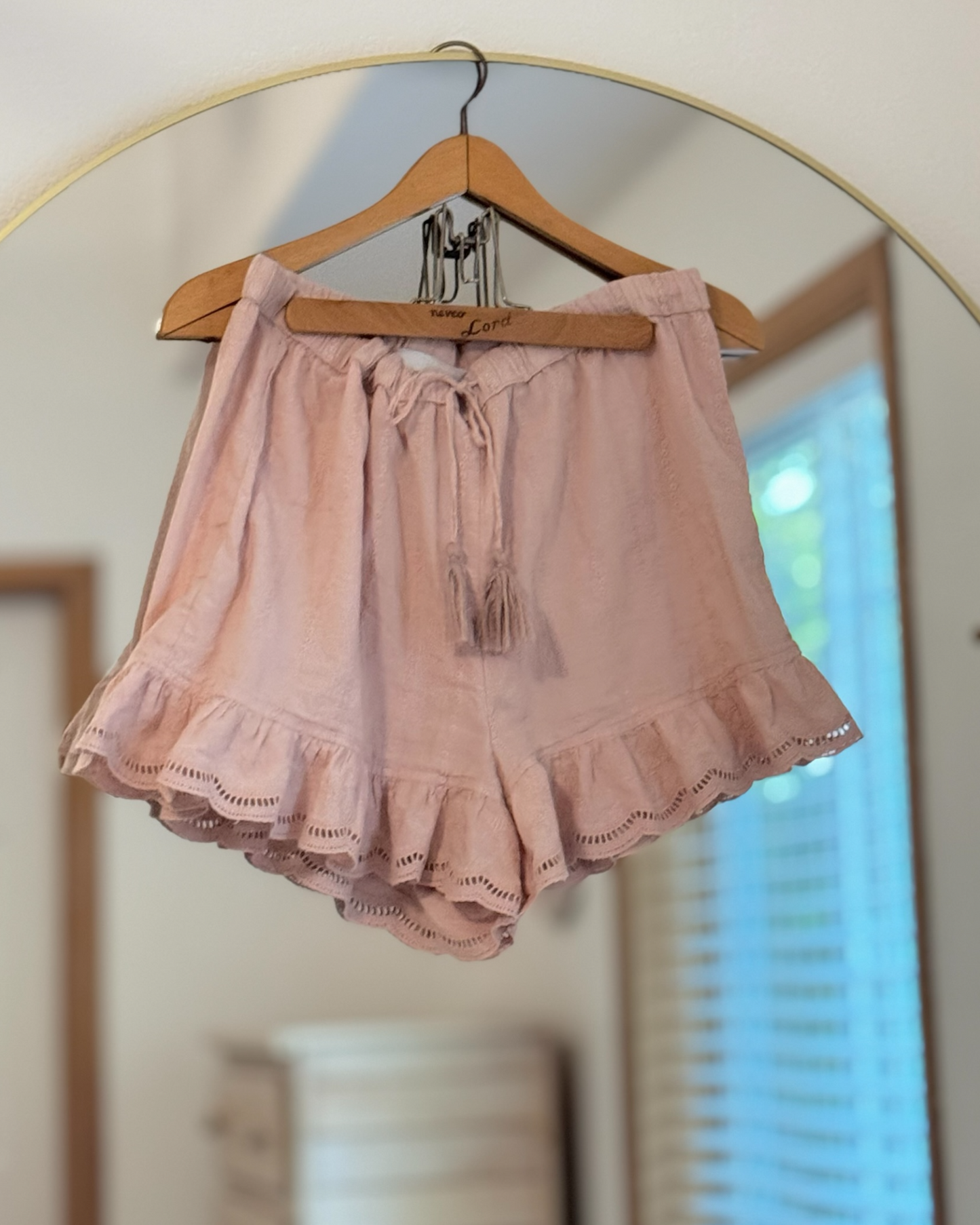 Eyelet Ruffled Shorts (M/L)