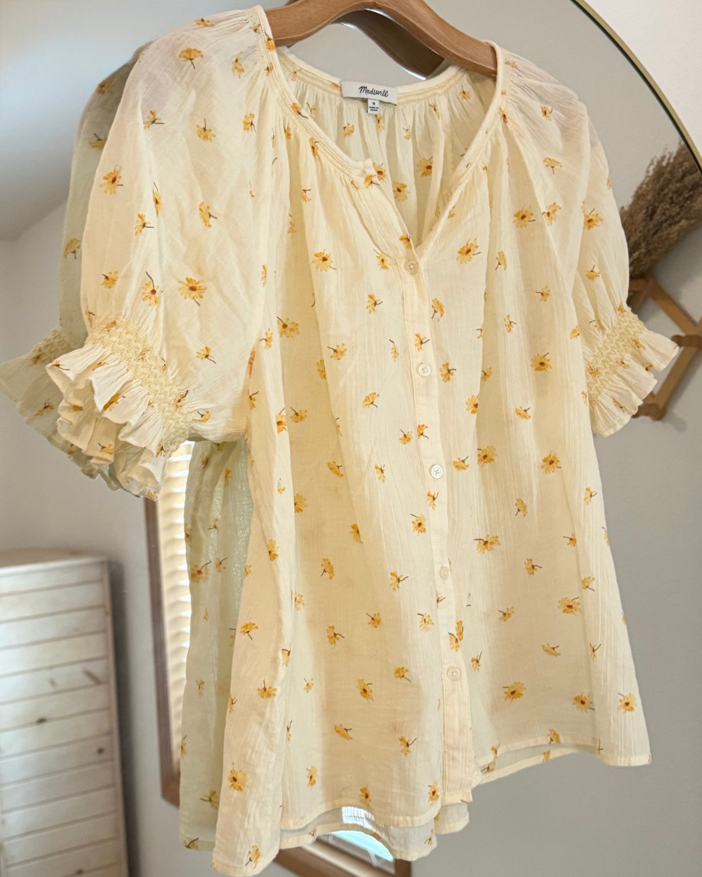 Madewell Smocked Button-Up Top in French Daisies (M)