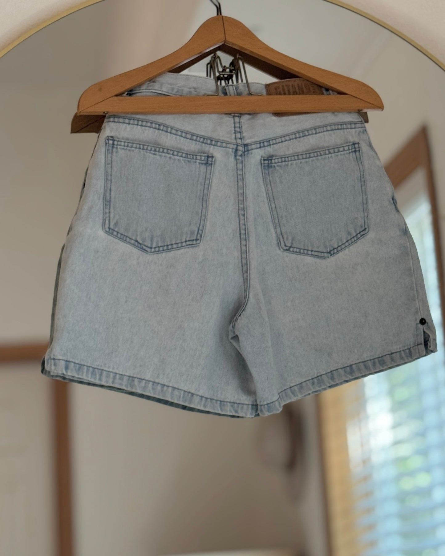 Vintage Gitano High-Waisted Demin Mom Shorts (25)