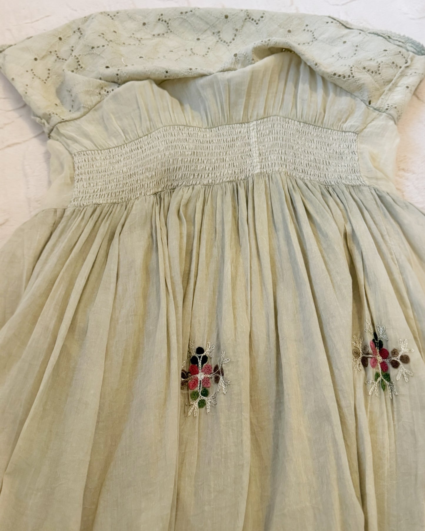 Smocked Embroidered Midi Dress (L)