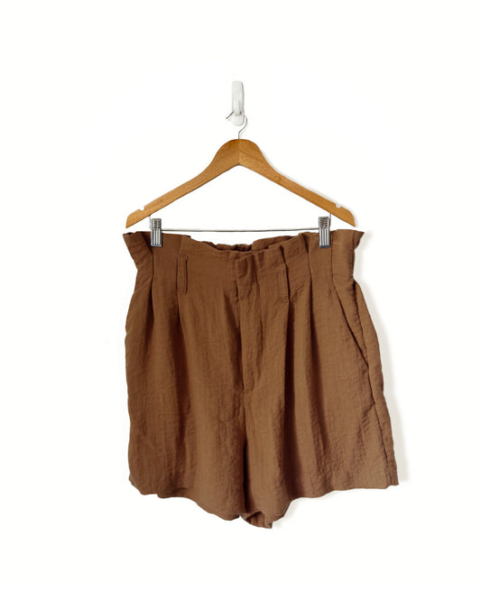 High-Rise Paperbag Shorts (M)