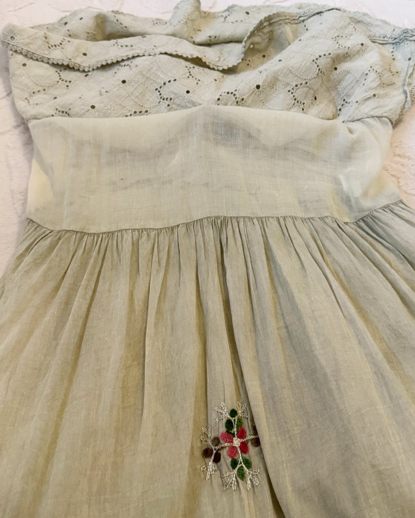 Smocked Embroidered Midi Dress (L)