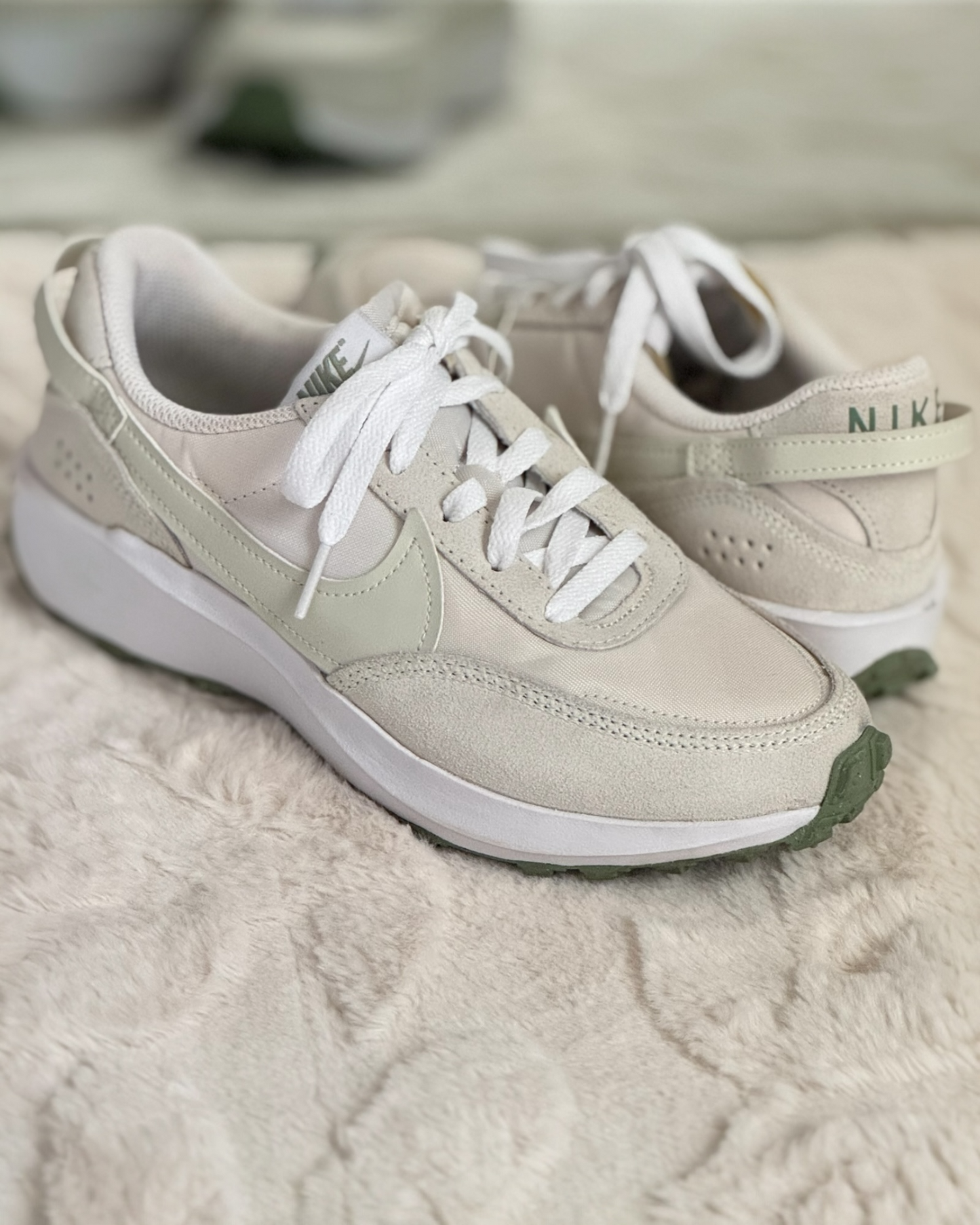 Women's Waffle Debut Casual Sneakers (7)