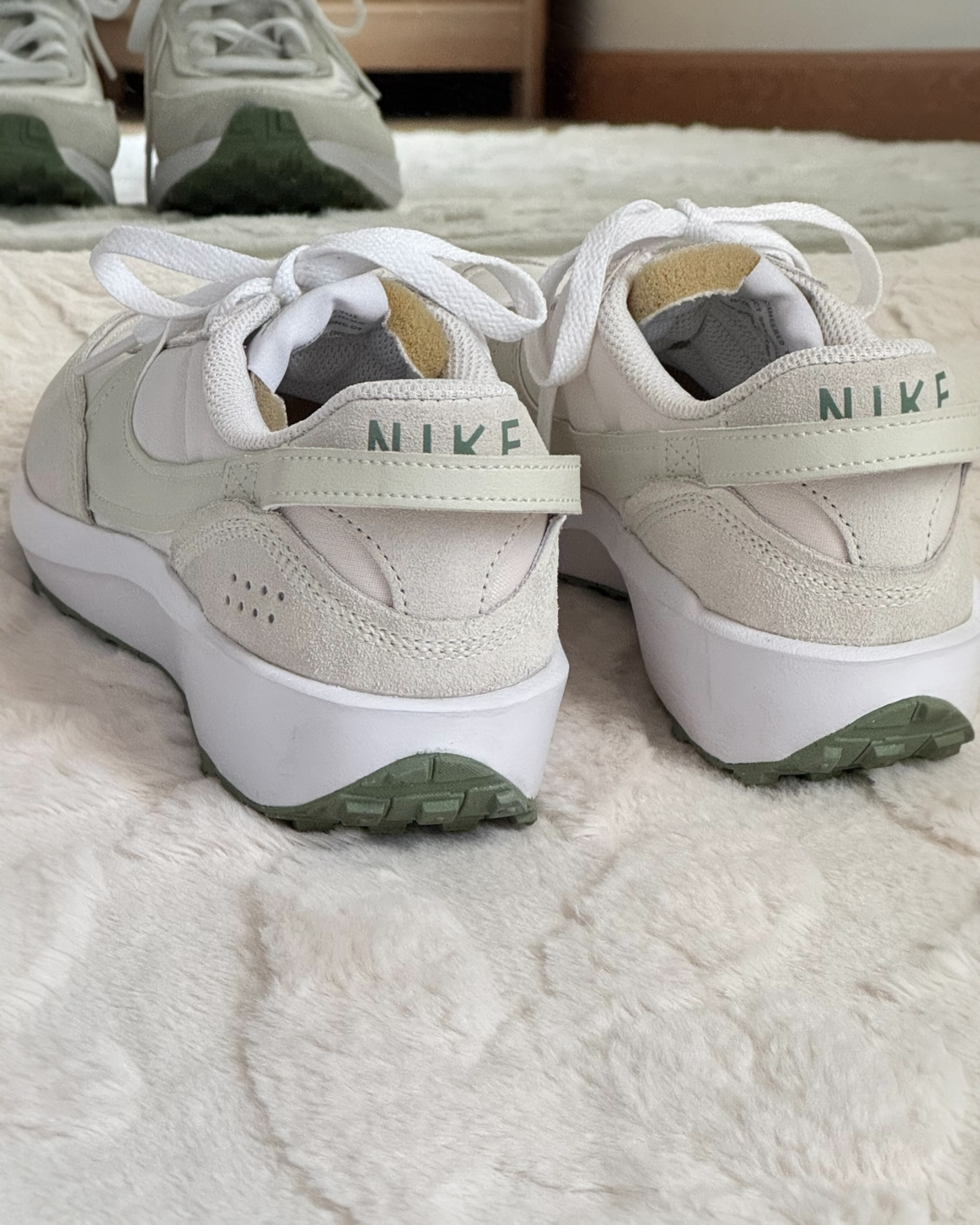 Women's Waffle Debut Casual Sneakers (7)
