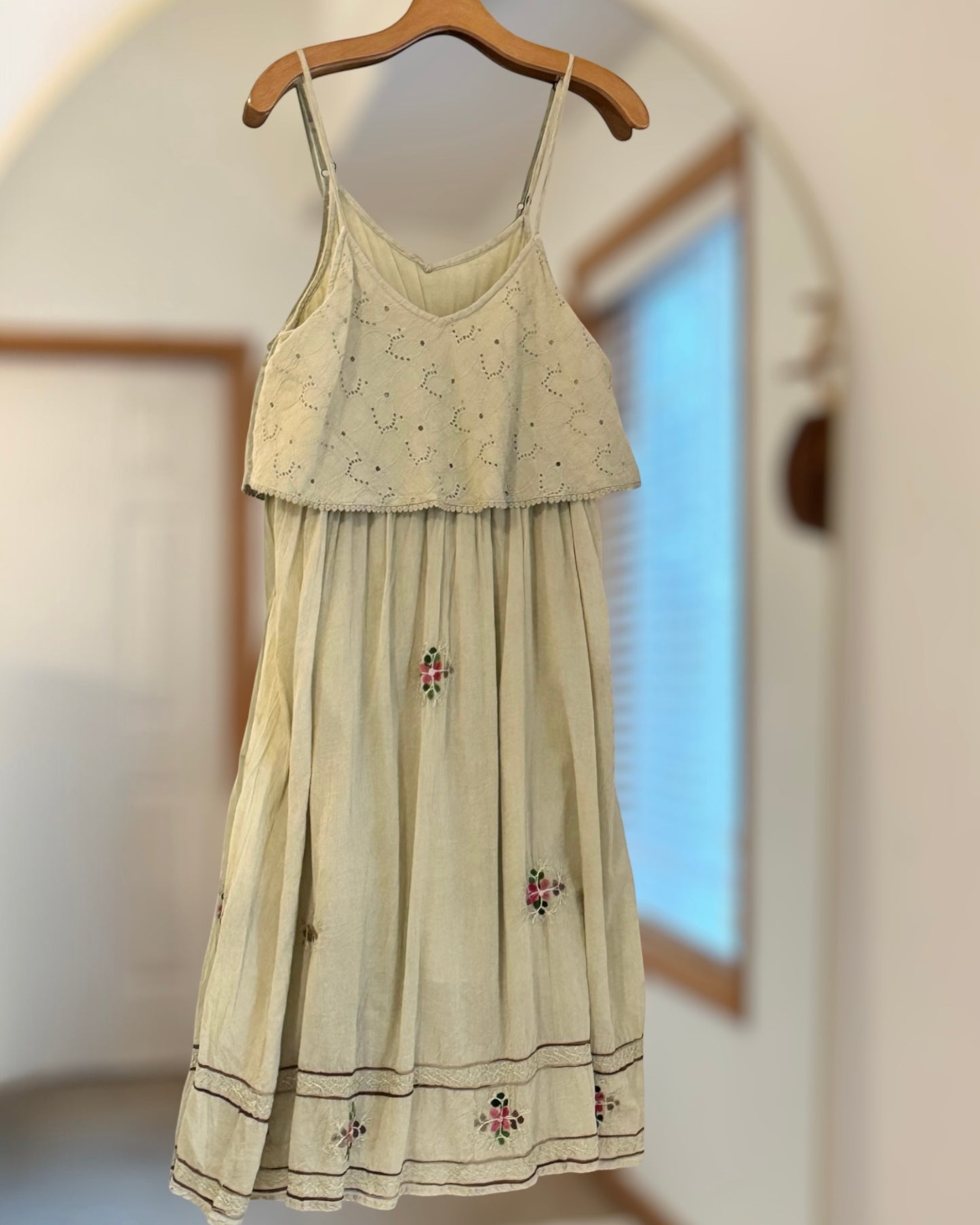 Smocked Embroidered Midi Dress (L)