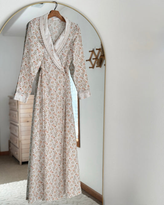 Vintage Floral Lace Maxi Robe – Cottagecore Style Dressing Gown (M)