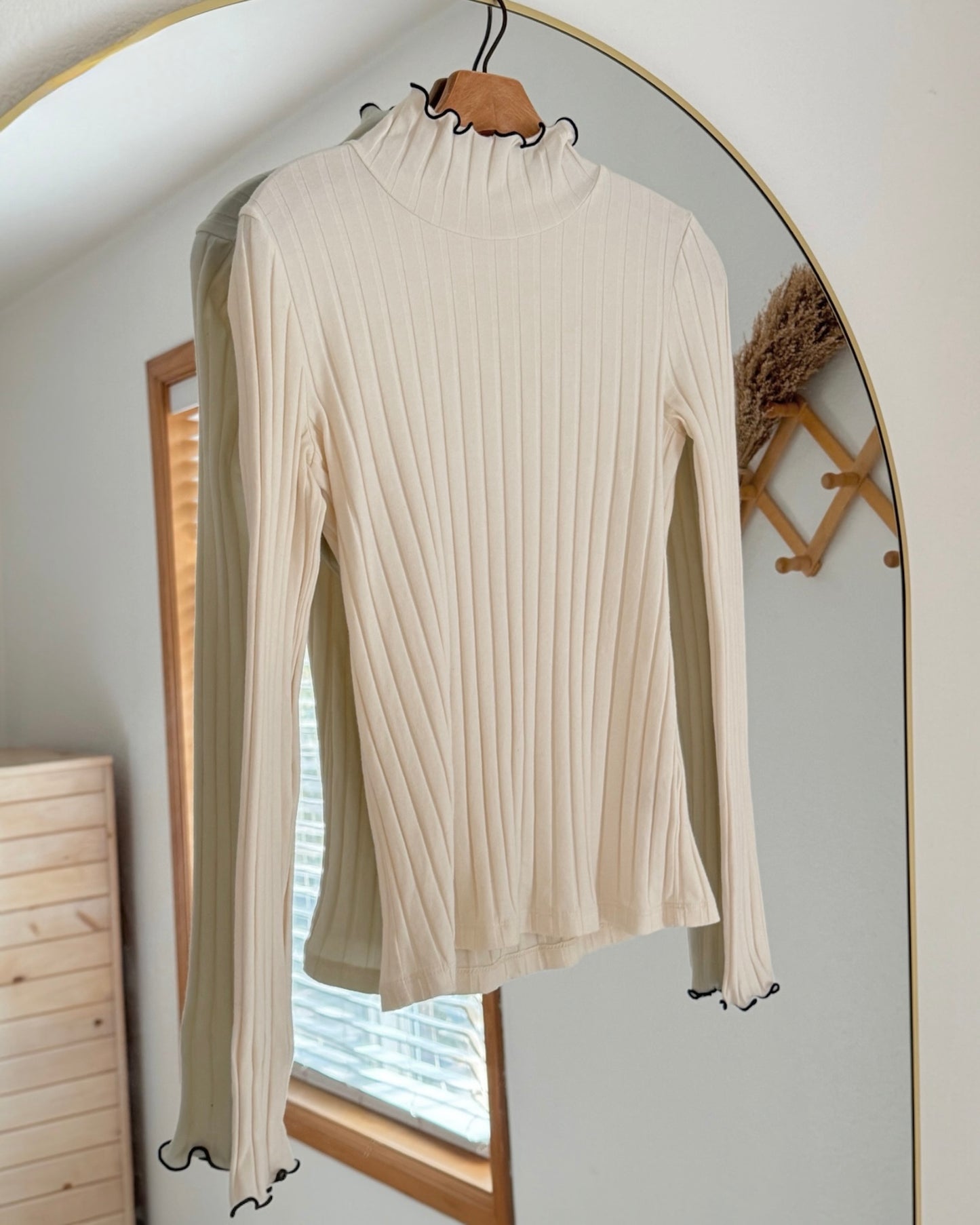 Madewell Long-Sleeve Ribbed Lettuce Hem Turtleneck (S)
