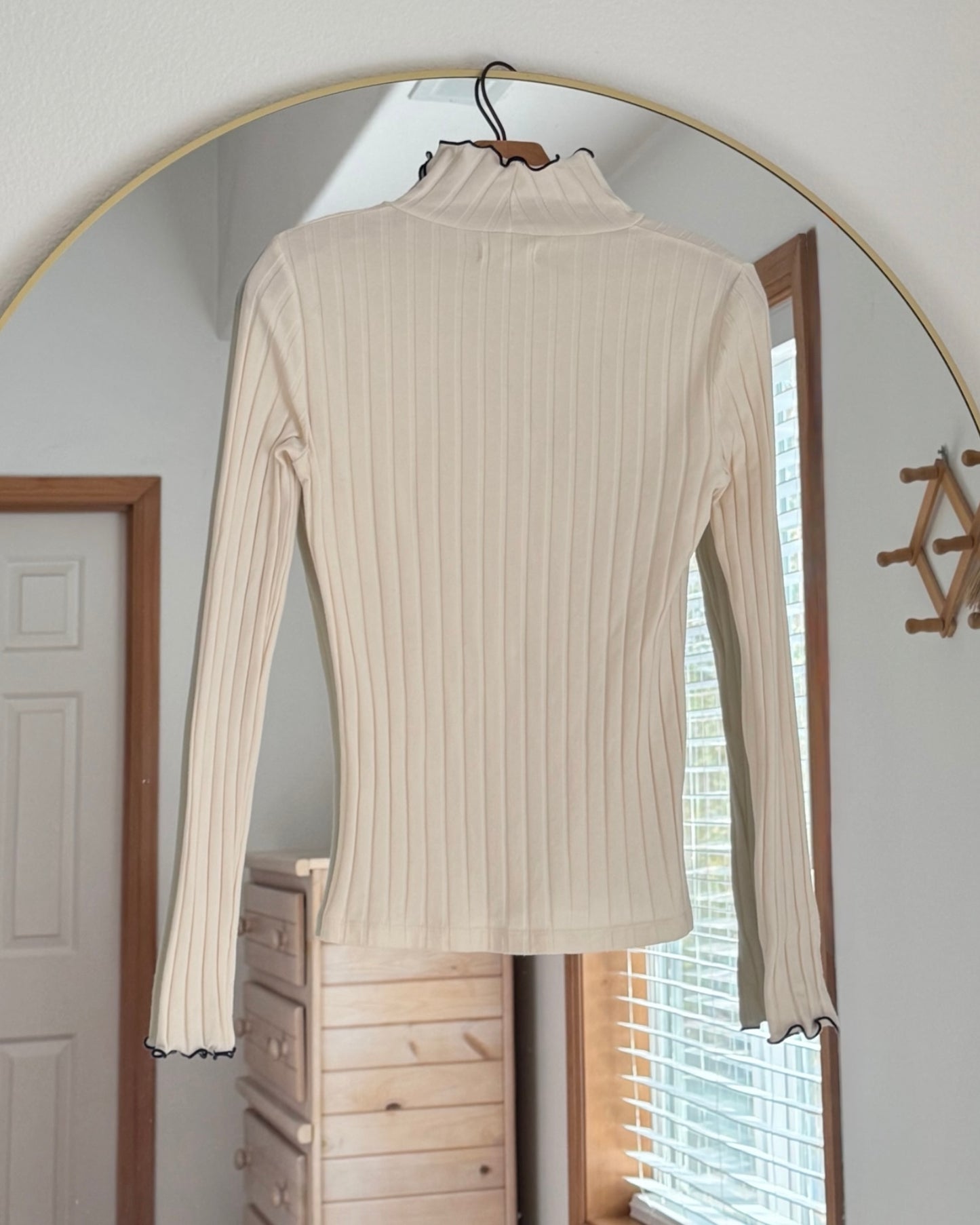 Madewell Long-Sleeve Ribbed Lettuce Hem Turtleneck (S)