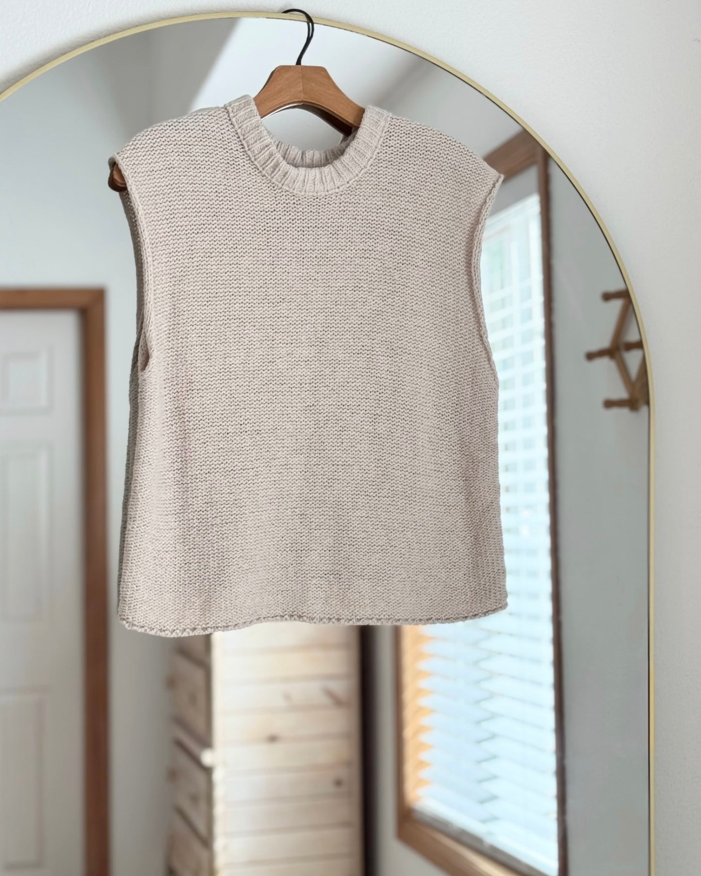 Natural Sleeveless Sweater (S-L)