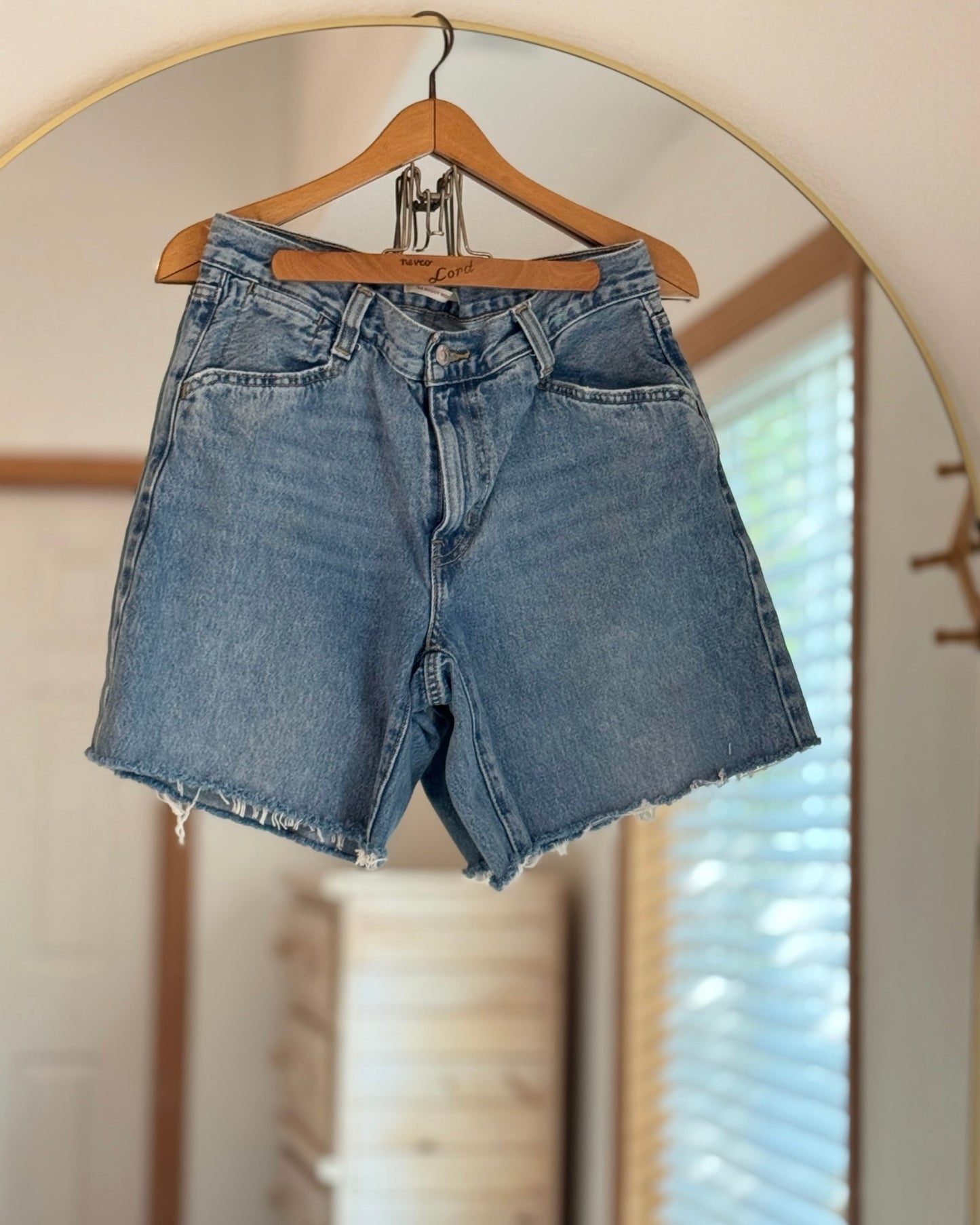 Levi’s Cutoff Jean Shorts (28)