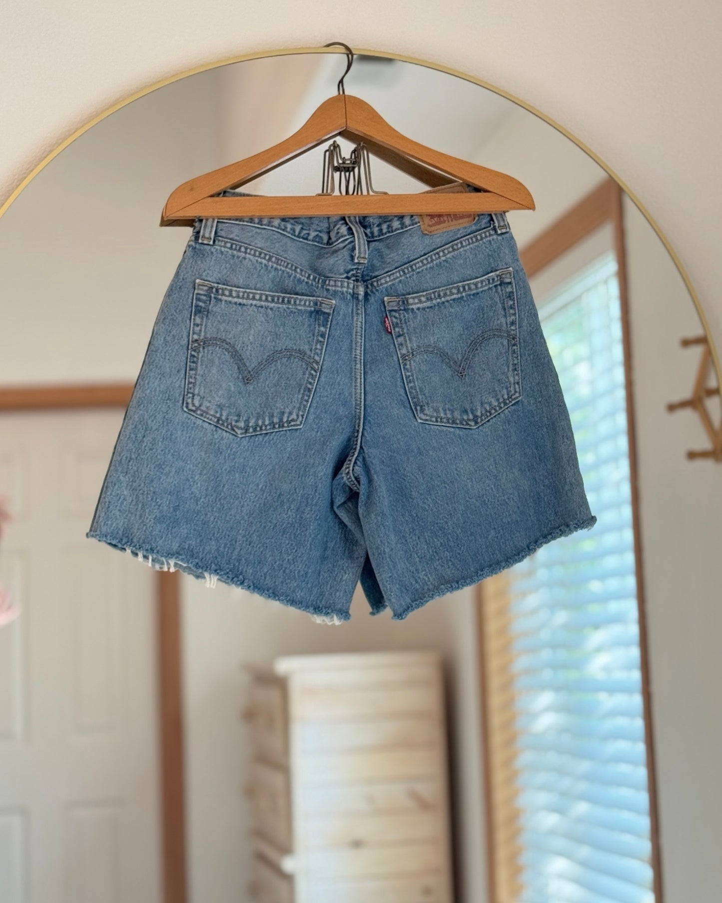 Levi’s Cutoff Jean Shorts (28)
