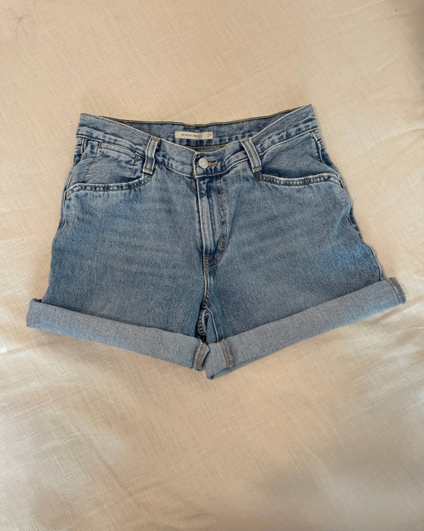 Levi’s Cutoff Jean Shorts (28)