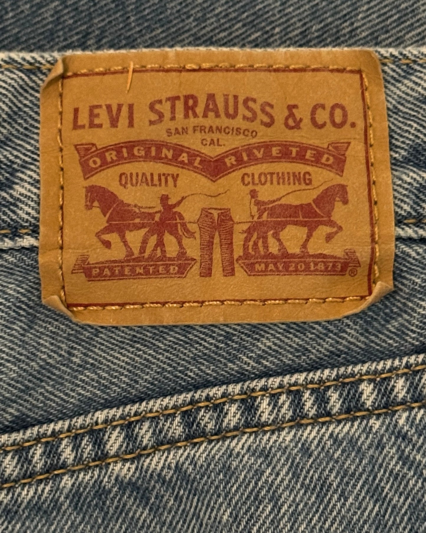 Levi’s Cutoff Jean Shorts (28)