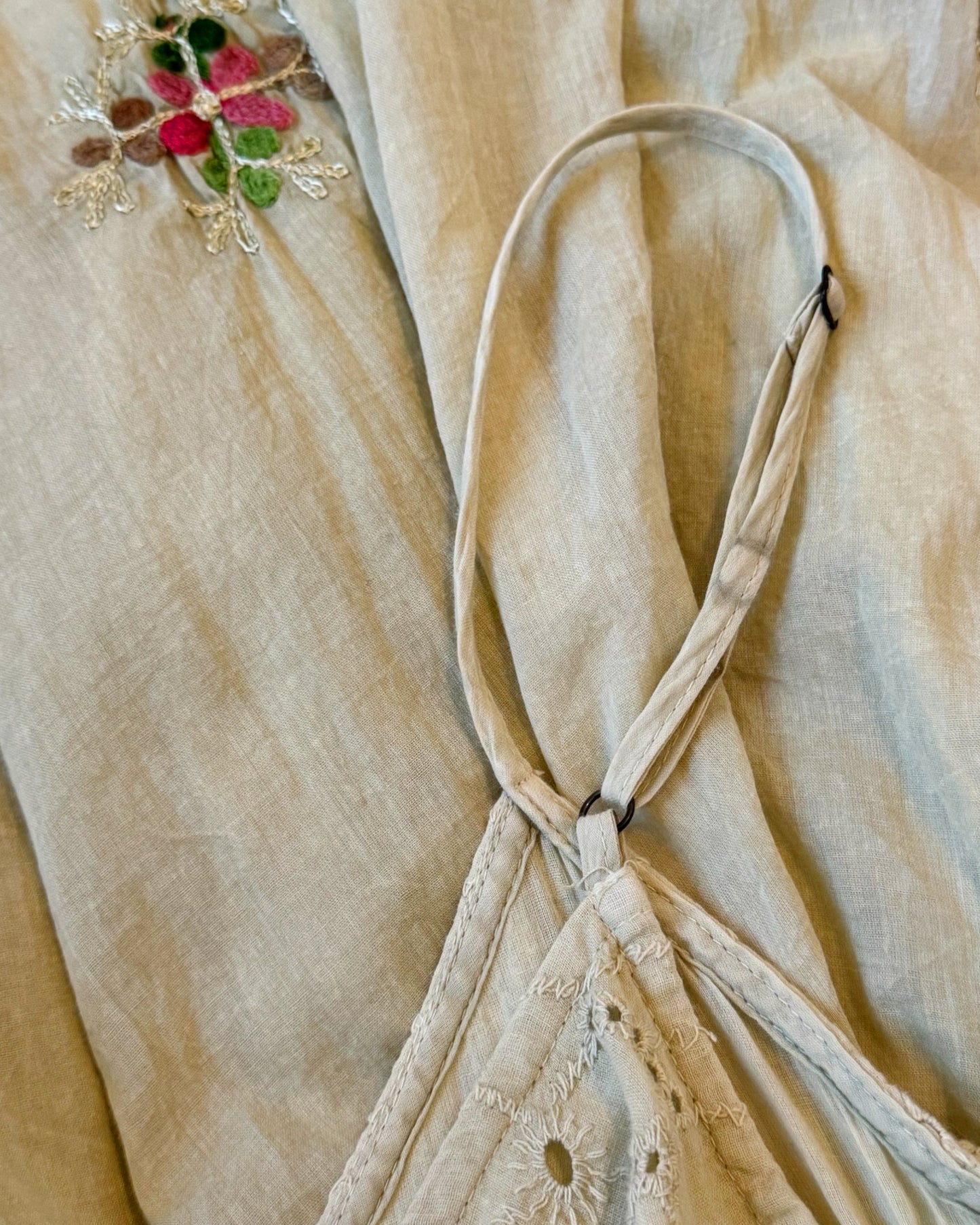 Smocked Embroidered Midi Dress (L)