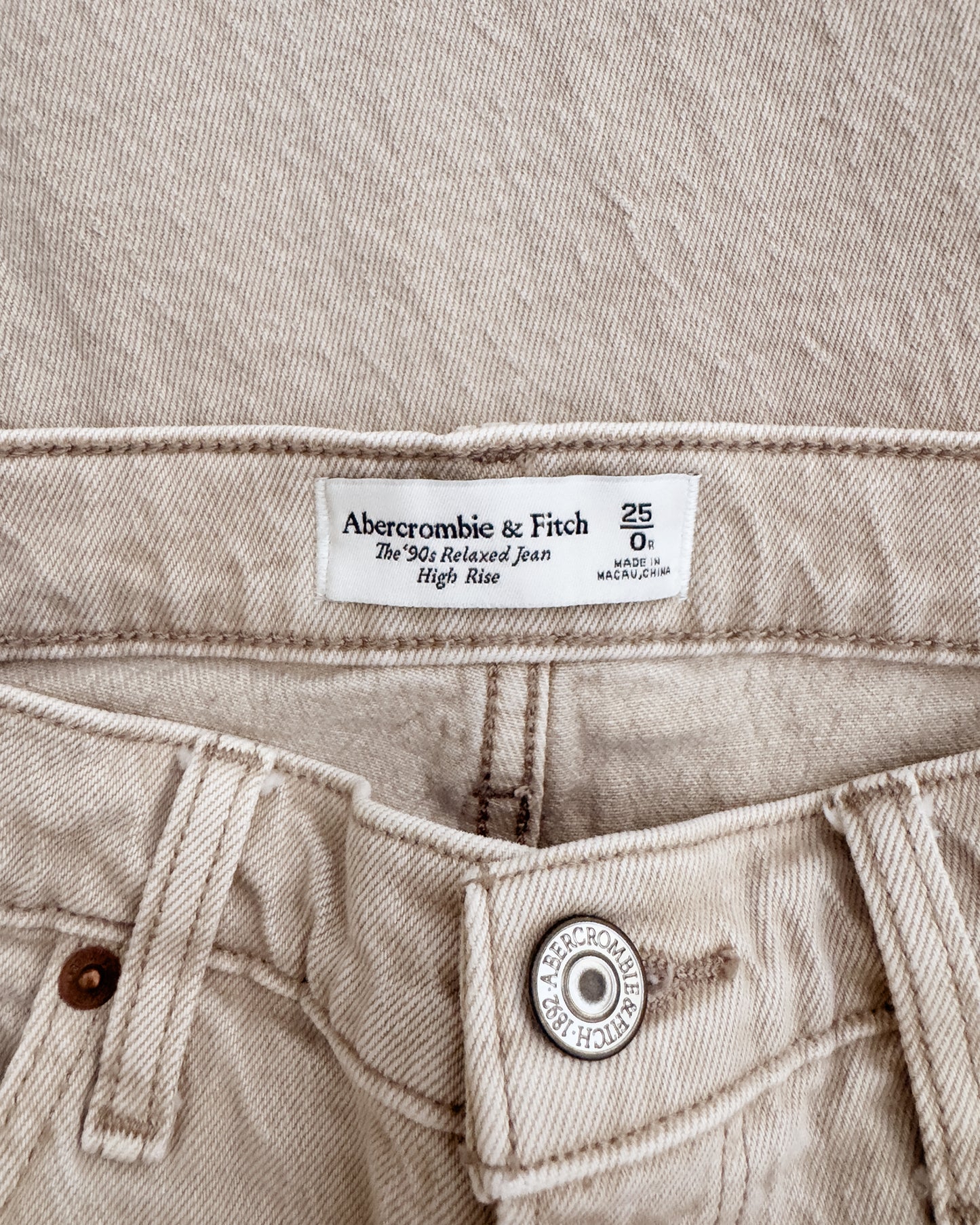 Abercrombie & Fitch 90’s Relaxed High-Rise Jeans (25/0)